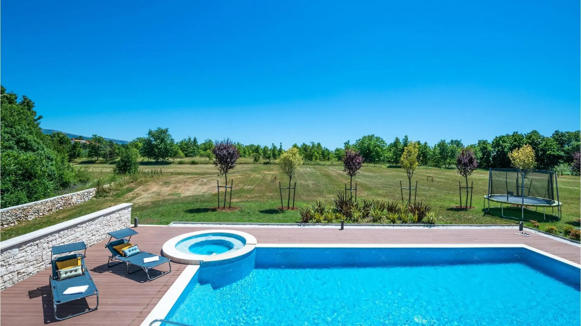 Awesome Home In Sumber