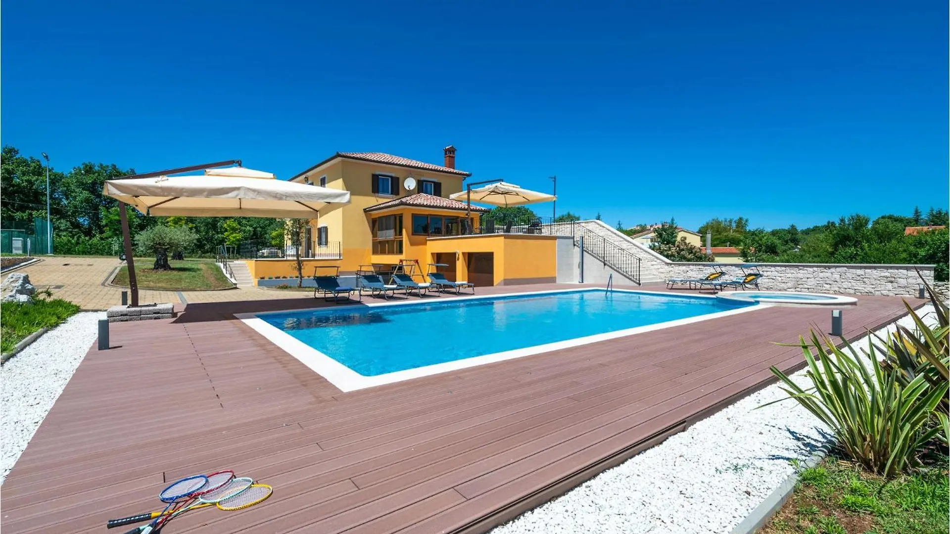 Awesome Home In Sumber